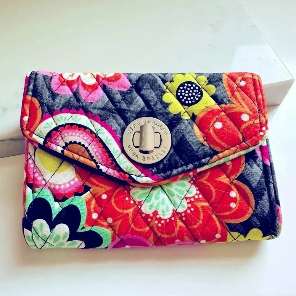 Vera Bradley Ziggy Zinnia Turn Wallet